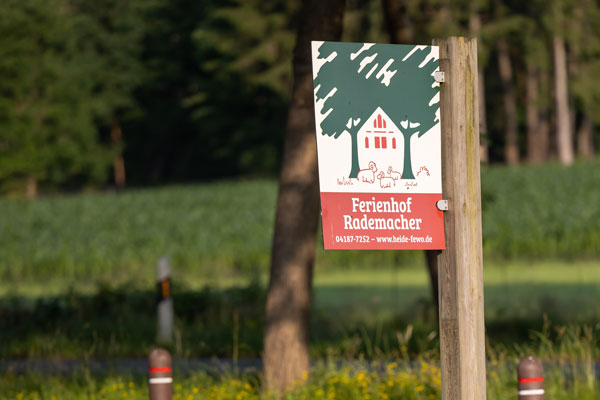 Ferienhof Rademacher - Schild Straße